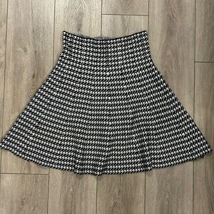 Max Studio Pull On Knit Stretch Swing A-line Mini Skirt Houndstooth Medium/Large